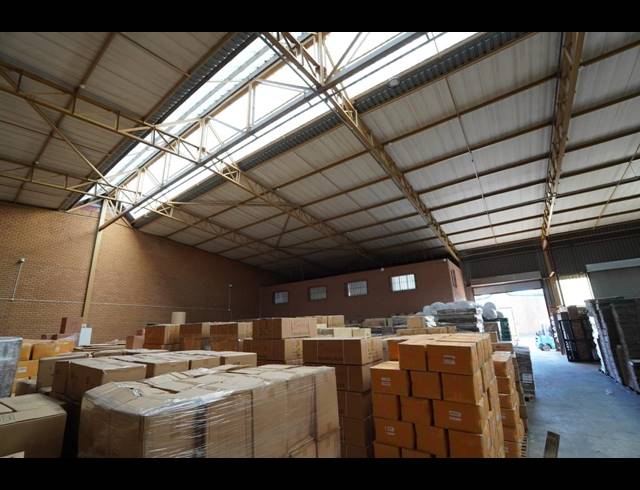 2,148M² WAREHOUSE TO LET IN LASER PARK